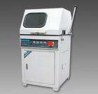 LSQ-100立式試樣切割機用于切割各種金屬、非金屬材料的樣,以便觀察材料金相、巖相組織。主軸轉速：2800轉/分鐘．砂輪片規(guī)格：350×2×32mm．最大切割直徑：100mm 
