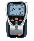  testo 735-2溫度儀精密、堅(jiān)固，帶有一個(gè)連接Pt100探頭的插口和2個(gè)連接熱電偶探頭的插口，三個(gè)探頭讀數(shù)在testo 735儀器上清晰顯示。選配高精度的Pt100插入式探頭時(shí)，系統(tǒng)精度高達(dá)0.05℃,分辨率0.001℃，非常適合作為標(biāo)準(zhǔn)儀器。
