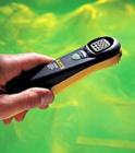 Fluke CO-220 一氧化碳表采用了最新一代的電子化學(xué)傳感器，無需使用抽吸泵即可快速地檢測周圍環(huán)境一氧化碳濃度的變化。可在大的LCD顯示屏上顯示 0 至 1000 ppm的一氧化碳濃度 ,最大值保持功能,啟動(dòng)時(shí)傳感器自動(dòng)歸零和自檢序列。