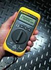 Fluke 705 環(huán)路校準器 mA 源、仿真和測量  0.02% 的精度和 0.001 mA 的分辨率  同時顯示mA讀數(shù)和百分比讀數(shù)  可選的步進和斜波輸出  提供24V回路電源，進行 mA 測量  0-28 直流電壓測量，檢查回路電壓 