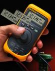 Fluke 707 環(huán)路校準器 mA 電源、仿真和測量功能 0.015% 的準確度和 0.001 mA 的分辨率 24 V 回路電源，進行mA 測量，包括 250Ω的 HART 電阻器  0-28 直流電壓測量，檢查回路電壓 