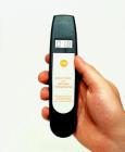 Elcometer 214紅外線數(shù)字溫度計(jì) 紅外線技術(shù)能快速、無(wú)接觸測(cè)量溫度，可避免污染材料表面。 點(diǎn)狀系數(shù)比為3：1。測(cè)量溫度范圍:-18~315℃（0~600℉）
 


