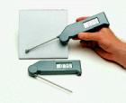 Elcometer 212袖珍數(shù)字溫度計(jì)可快速、精確地測(cè)量溫度，處理日常的檢測(cè)工作。通過(guò)打開(kāi)和折疊探頭，該儀器自動(dòng)開(kāi)/關(guān)。表面或針式/液體探頭可供選擇。-50 to 300?/span>C;-50 to 562?/span>F
 


