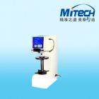 HBS-3000型數(shù)顯布氏硬度計(jì) 
HBS-3000數(shù)顯布氏硬度計(jì)是新開發(fā)的，具有國內(nèi)先進(jìn)水平的新一代布氏硬度計(jì)。適用于黑色金屬，有色金屬的布氏硬度測定。本機(jī)采用電子自動(dòng)加荷，計(jì)算機(jī)軟件編程，高倍率光學(xué)測量，光電傳感等系統(tǒng)。各項(xiàng)操作過程和試驗(yàn)結(jié)果的數(shù)據(jù)均可在LTD大屏幕顯示，試驗(yàn)結(jié)果的數(shù)據(jù)可通過打印機(jī)輸出。本機(jī)適用于各類生產(chǎn)加工企業(yè)、大專院校、科研機(jī)械的試驗(yàn)室。

