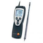 testo 425熱敏風(fēng)速儀，固定連接風(fēng)速探頭（探頭直徑 7.5 mm），帶伸縮式手柄（最長820mm），可同時測量溫度；包括電池和出廠報告。
