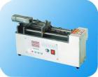 功能用途

HDT系列電動(dòng)臥式機(jī)臺(tái)是專為國(guó)內(nèi)外推拉力計(jì)(測(cè)力計(jì))配備，本產(chǎn)品采用雙導(dǎo)桿結(jié)構(gòu)，具有穩(wěn)定性好，適用范圍廣，使用方便等優(yōu)點(diǎn)，并具有無極高速，手動(dòng)、自動(dòng)、往返次數(shù)、時(shí)間可設(shè)置等功能。適用于各種推拉力負(fù)荷，插拔力，破壞試驗(yàn)、疲勞試驗(yàn)等測(cè)試。