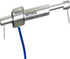 YT-DG-0800系列用于不同結(jié)構(gòu)體的伸縮縫或裂縫的變化測(cè)量。廣泛應(yīng)用于公路、鐵路、橋梁、大壩、隧道、邊坡、建筑等工程領(lǐng)域。根據(jù)現(xiàn)場(chǎng)情況和對(duì)精度的要求選用適合產(chǎn)品。

裂縫計(jì)為電感調(diào)頻式原理的傳感器，本體內(nèi)置電子標(biāo)簽，另可自設(shè)編號(hào)，直接輸出物理量，并可進(jìn)行存儲(chǔ)1600條數(shù)據(jù)，此類原理產(chǎn)品精確度、穩(wěn)定性高，可采用人工讀數(shù)或自動(dòng)采集方式，進(jìn)行長(zhǎng)期觀測(cè)。

YT-DG-0800x系列裂縫計(jì)為特別訂做系列，外殼可采用不銹鋼制作，可耐水壓定制，并可配不銹鋼材質(zhì)安裝附件，可用于腐蝕或其他惡劣環(huán)境下的長(zhǎng)期健康監(jiān)測(cè)。
