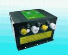 斯萊德SL-007A高壓電源供應(yīng)器電壓的大小分為：4.6KV、5.6KV、7.0KV三種，可提供4組高壓電源輸出供離子風(fēng)槍、離子風(fēng)咀、離子風(fēng)蛇、離子棒等使用，可方便的根據(jù)標(biāo)識(shí)和安裝說(shuō)明進(jìn)行連接靜電消除器，斯萊德高壓電源供應(yīng)器具有短路保護(hù)功能，安全、方便。 