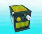 斯萊德SL-008高壓電源供應(yīng)器電壓為5.6KV，可提供2組高壓電源輸出供離子風(fēng)咀、離子銅棒、離子風(fēng)銅棒等使用，可方便的根據(jù)標(biāo)識(shí)和安裝說(shuō)明進(jìn)行連接靜電消除器，斯萊德高壓電源供應(yīng)器具有短路保護(hù)功能，安全、方便。 
