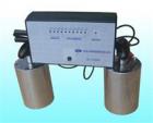 斯萊德Dr.Schneider pc SL-030A重錘式表面電阻測(cè)試儀是通過測(cè)量防靜電產(chǎn)品的電阻，從而檢測(cè)防靜電產(chǎn)品的防靜電能力，SL-030A重錘式表面電阻測(cè)試儀遵循ASTM標(biāo)準(zhǔn)D-257測(cè)試方法，測(cè)試時(shí)只需把兩個(gè)重錘放置在需要測(cè)量的物體表面及按下紅色的按鍵，儀器上的十個(gè)103Ω-1012ΩLED燈將其中一個(gè)測(cè)試數(shù)值亮起，亮起的LED燈即為所測(cè)物的表面電阻值。 注：SL-030A重錘式表面電阻測(cè)試儀不能測(cè)表面值超過1012Ω的物體 